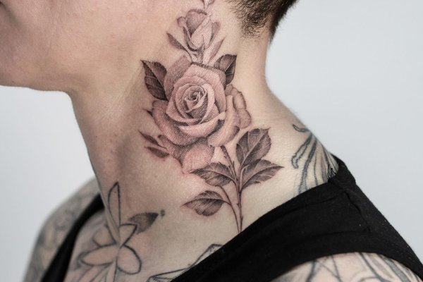 Tattoo in de nek