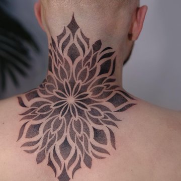 Tattoo in de nek