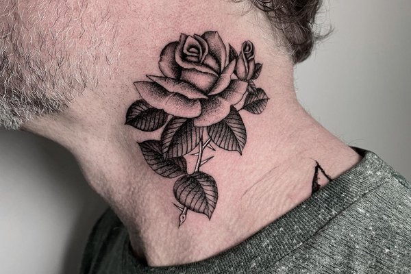 Tattoo in de nek