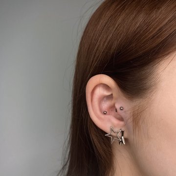 tragus piercing