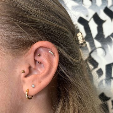 tragus piercing