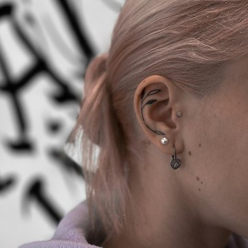 tragus piercing