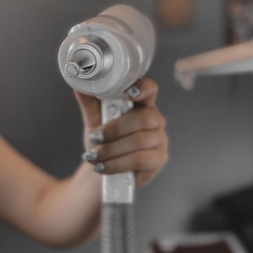 Laser removal of permanent makeup in Haarlem