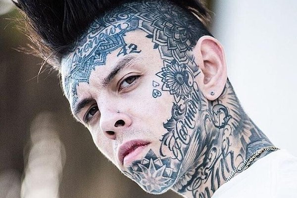 Tattoo's op het gezicht