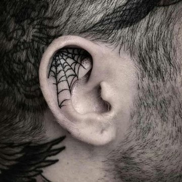 Tattoo op/achter het oor