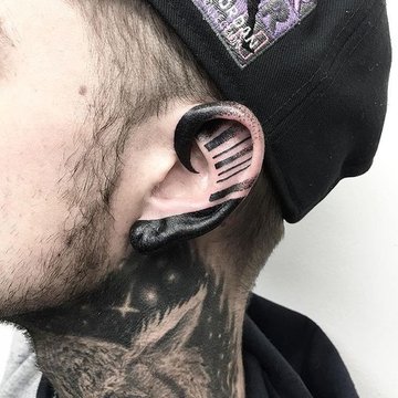 Tattoo op/achter het oor