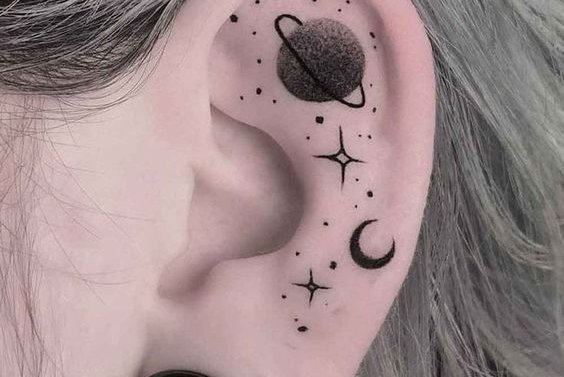 Tattoo op/achter het oor