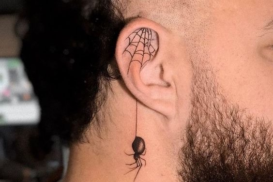 Tattoo op/achter het oor