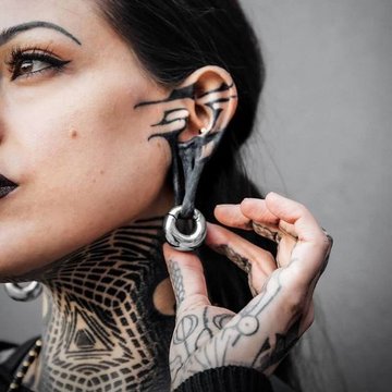 Tattoo op/achter het oor