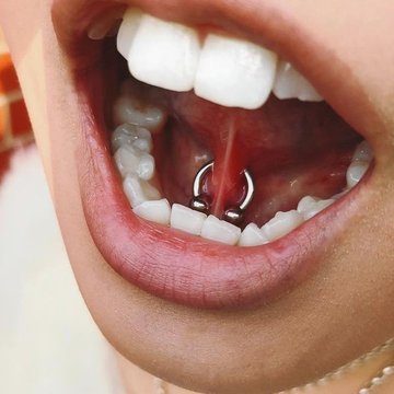 frenulum piercing