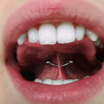 frenulum piercing