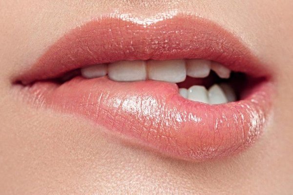 lippen tatoeëren nadelen