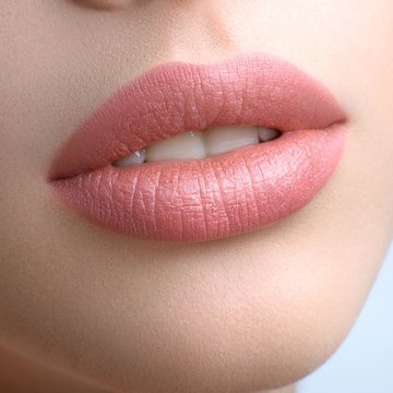 lippen tatoeëren nadelen