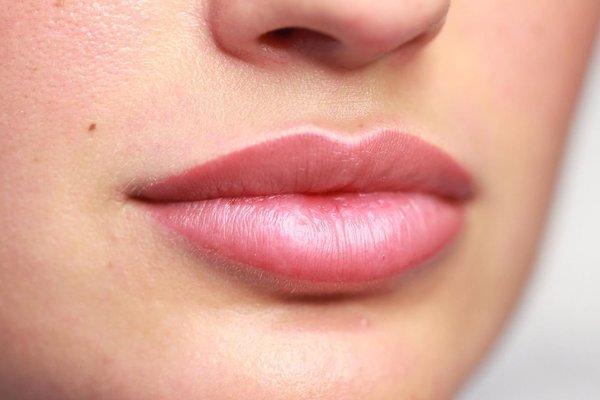 lippen tatoeëren nadelen