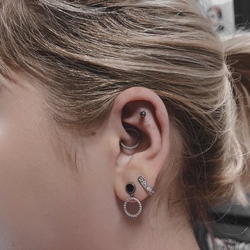 Daith piercing