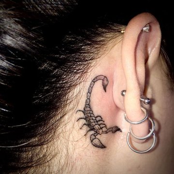 Schorpioen tattoo