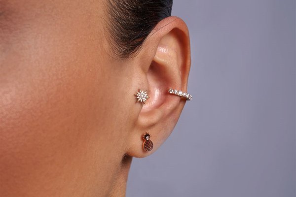 tragus piercing